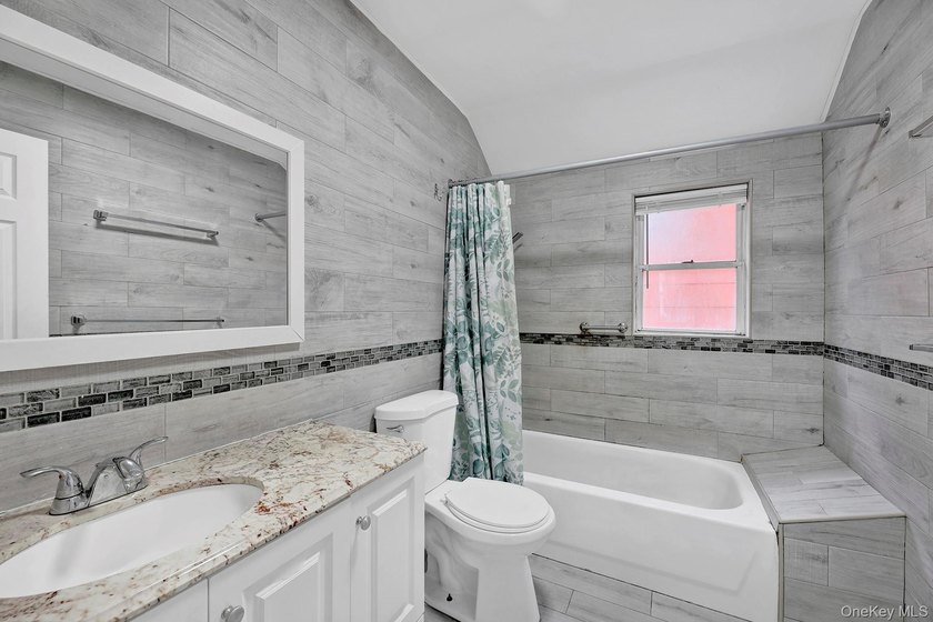 Just bring your things and live in this newly renovated, turnkey - photo 5