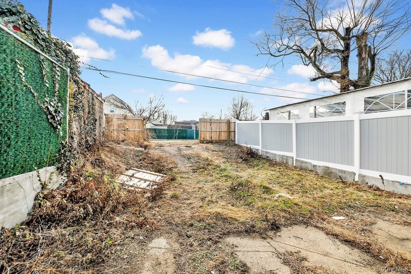 Just bring your things and live in this newly renovated, turnkey - photo 8