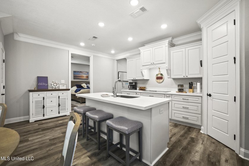 OPEN HOUSE SATURDAY, 6/20, 11:00 - 1:00!! Half a block off the - photo 21