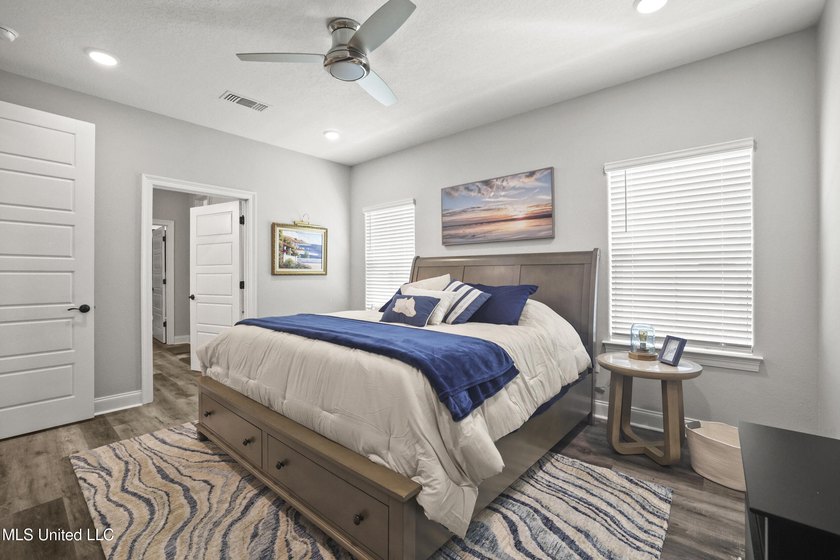 OPEN HOUSE SATURDAY, 6/20, 11:00 - 1:00!! Half a block off the - photo 26
