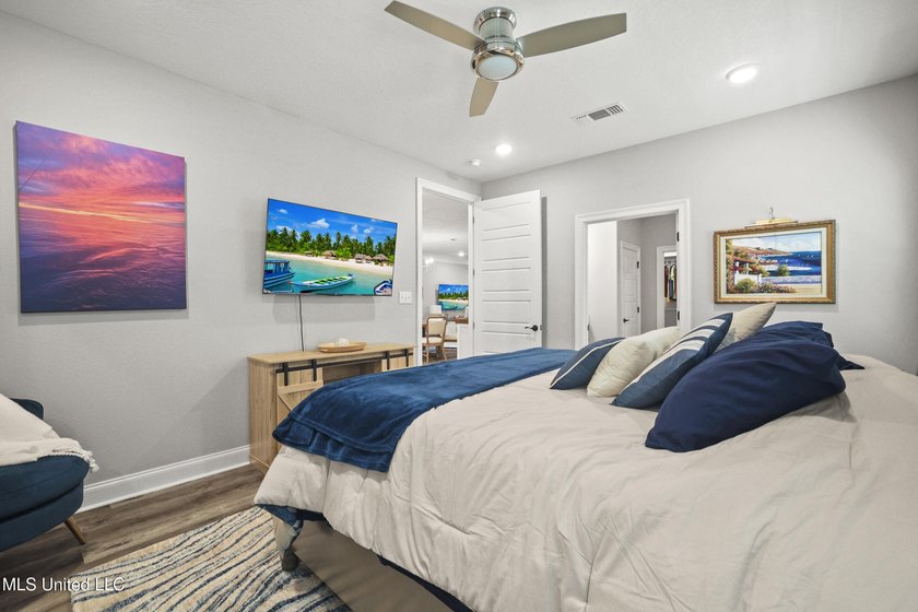 OPEN HOUSE SATURDAY, 6/20, 11:00 - 1:00!! Half a block off the - photo 27