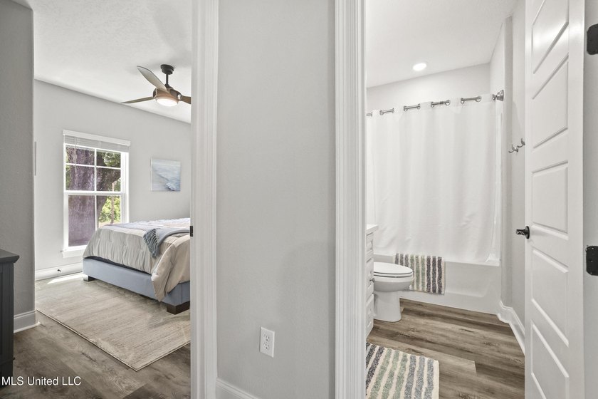 OPEN HOUSE SATURDAY, 6/20, 11:00 - 1:00!! Half a block off the - photo 35