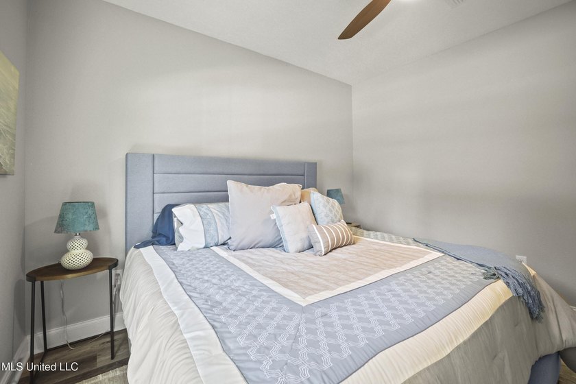 OPEN HOUSE SATURDAY, 6/20, 11:00 - 1:00!! Half a block off the - photo 37