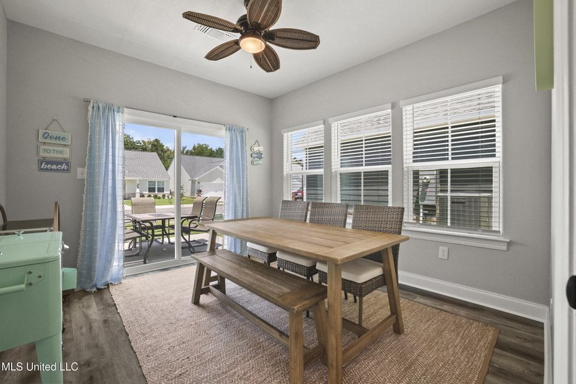 OPEN HOUSE SATURDAY, 6/20, 11:00 - 1:00!! Half a block off the - photo 41