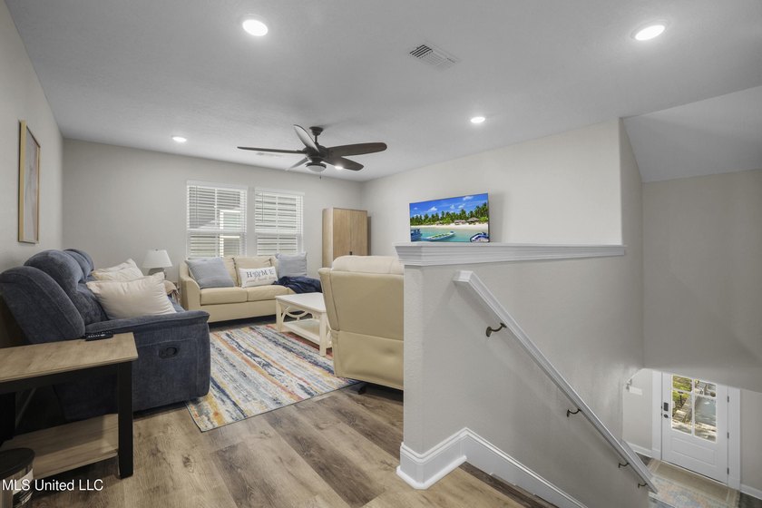 OPEN HOUSE SATURDAY, 6/20, 11:00 - 1:00!! Half a block off the - photo 43