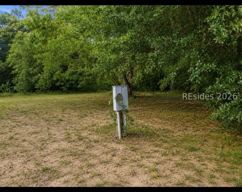 A prepared 1-acre homesite in Beaufort with septic, well, and - photo 3