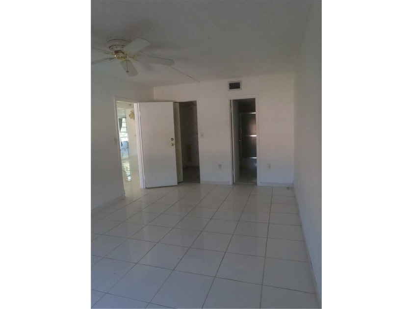 Handyman investment opportunity. New AC, New Roof 1 Bedroom - 1 - photo 13