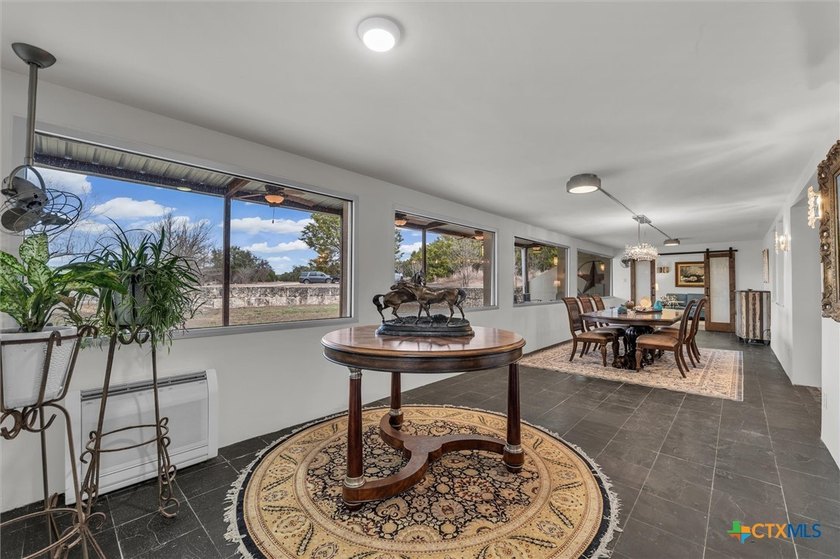 Tucked away from the pace of everyday life, 510 Herrin Lane is a - photo 4