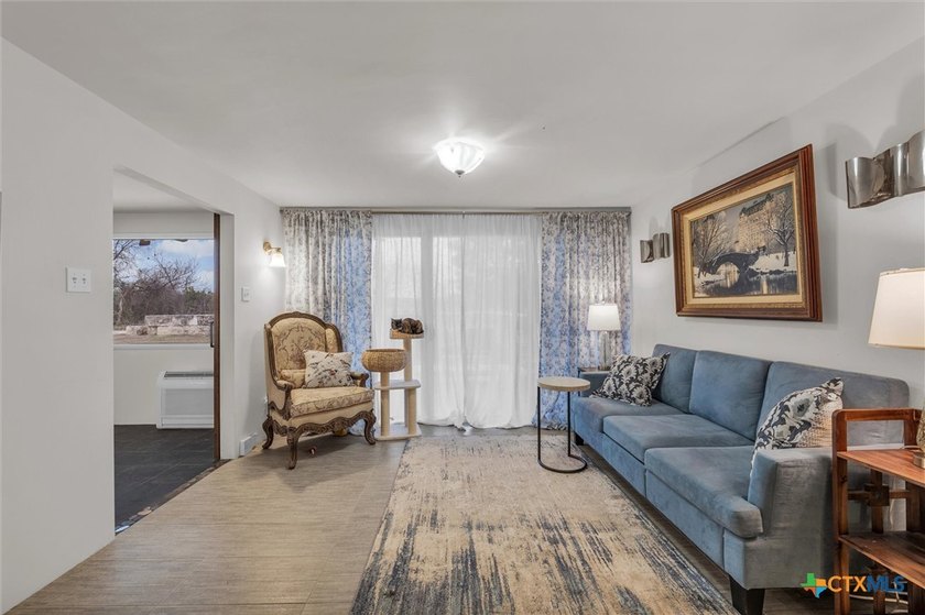 Tucked away from the pace of everyday life, 510 Herrin Lane is a - photo 6