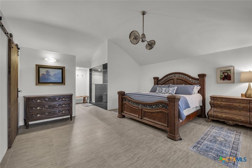 Tucked away from the pace of everyday life, 510 Herrin Lane is a - photo 7