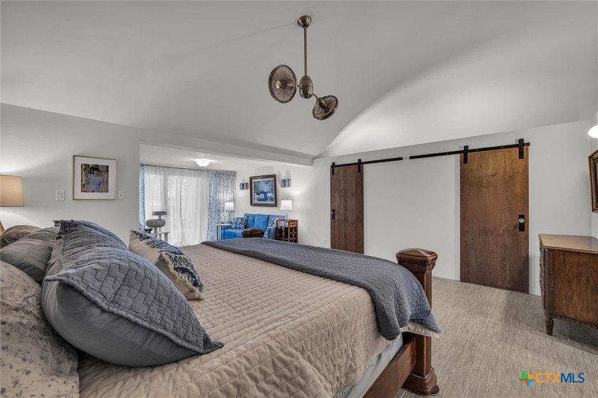 Tucked away from the pace of everyday life, 510 Herrin Lane is a - photo 8