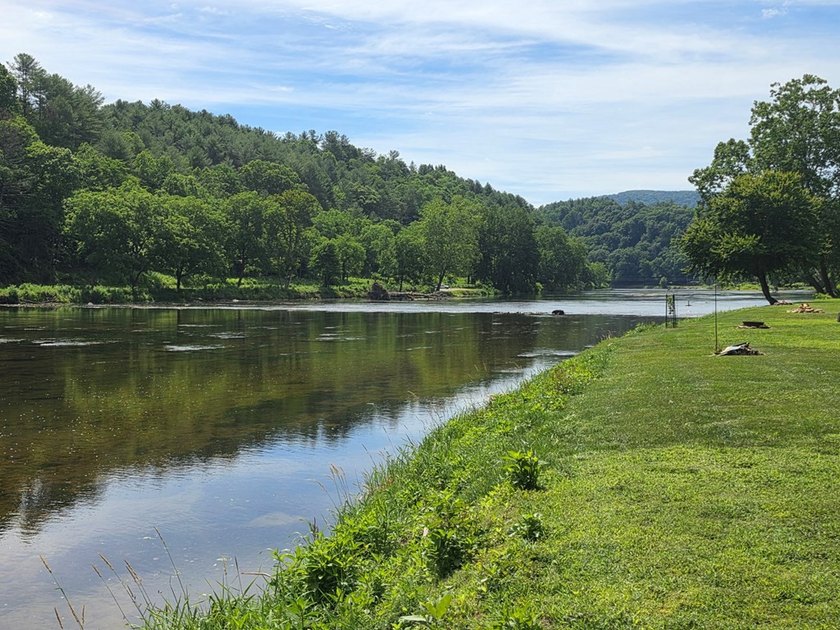 Enjoy river life in the Blue Ridge Mountains with this nice - photo 2