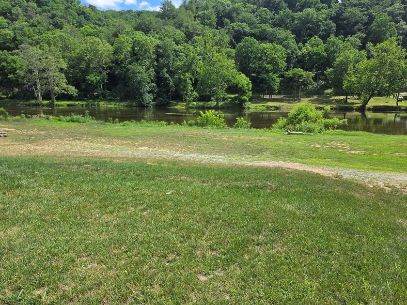 Enjoy river life in the Blue Ridge Mountains with this nice - photo 7
