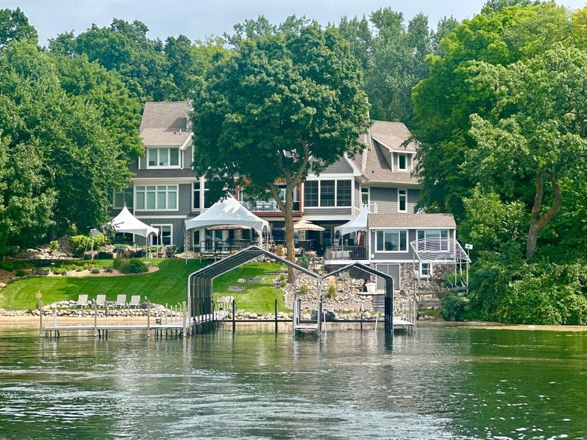 Experience the pinnacle of lakeside luxury with this - photo 7