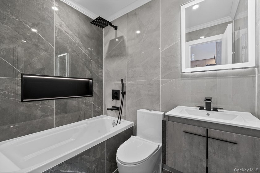 Space, style &amp; modern luxury come together at 147-72 Huxley - photo 6