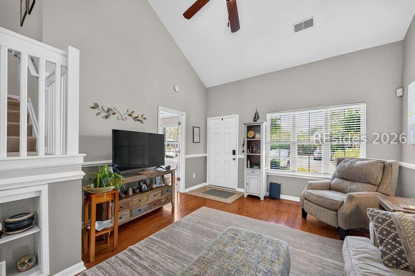 Welcome home to this end-unit 3 bed, 2.1 bath townhome in Azalea - photo 5