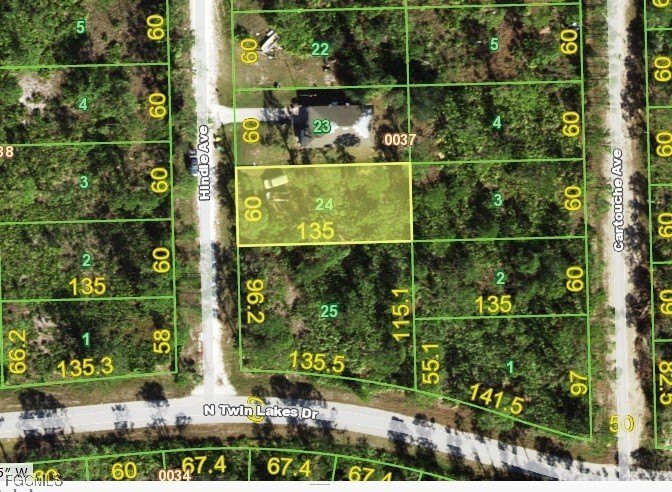 Excellent location in a developing neighborhood, this - photo 4