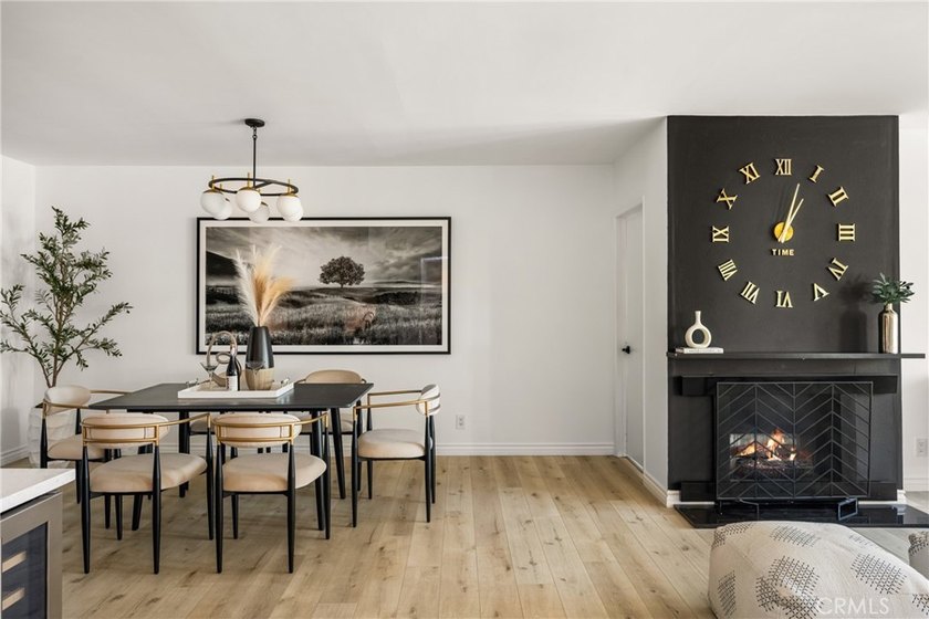 Welcome to Crescent Heights, where contemporary luxury and - photo 11
