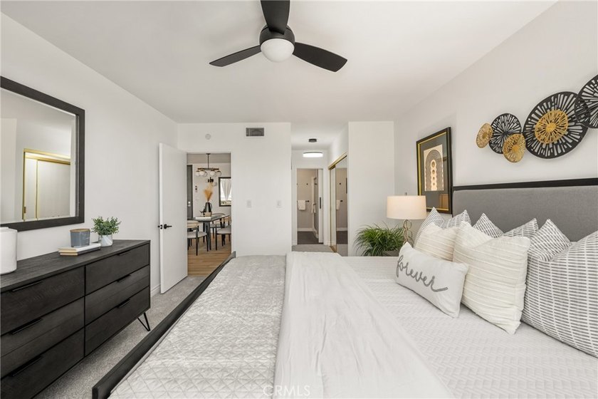 Welcome to Crescent Heights, where contemporary luxury and - photo 14