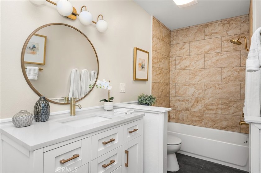 Welcome to Crescent Heights, where contemporary luxury and - photo 20