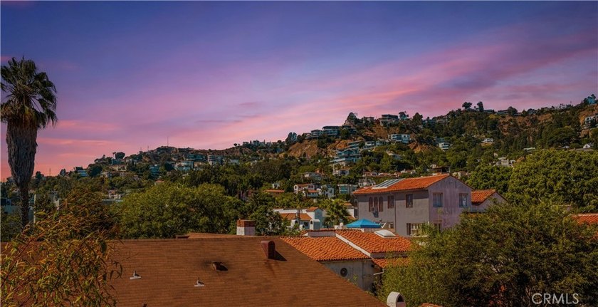 Welcome to Crescent Heights, where contemporary luxury and - photo 23