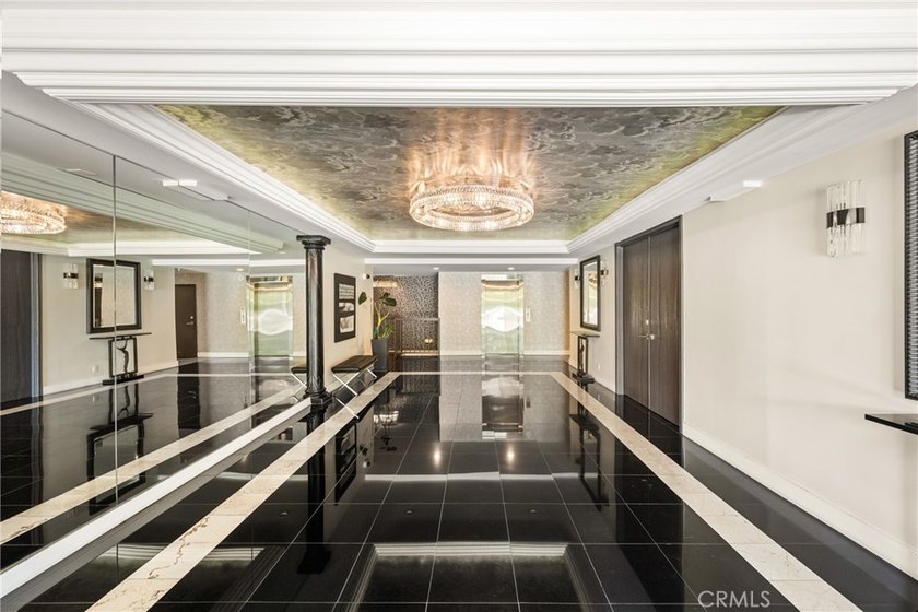 Welcome to Crescent Heights, where contemporary luxury and - photo 24