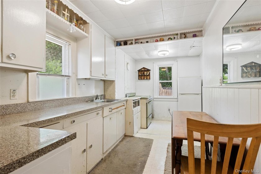 Welcome to this charming 2-bedroom, 1-bath In-Line Ranch - photo 6