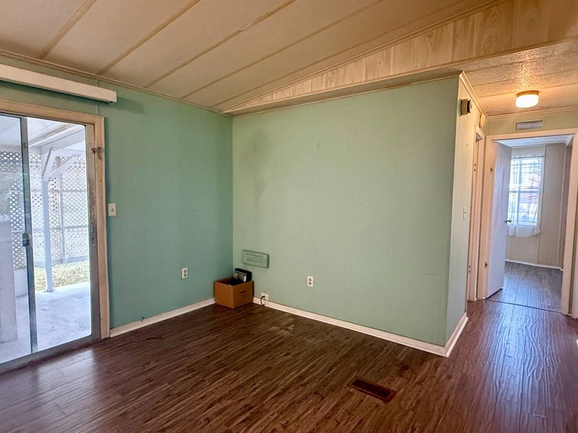 HANDYMAN SPECIAL! SELLER MOTIVATED! 1980 2 Bed - 2 Bath FIXER - photo 7