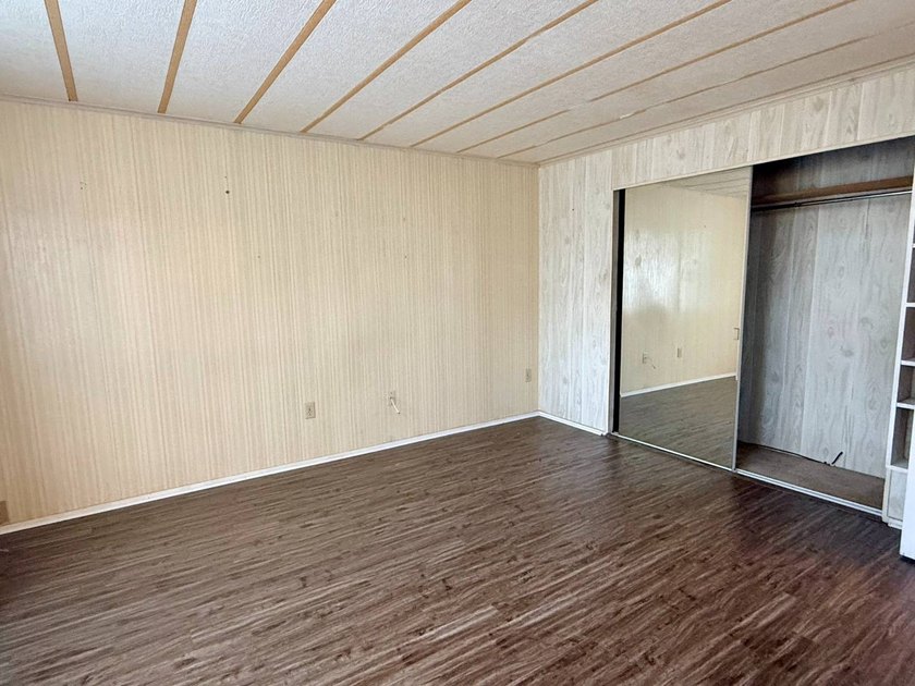 HANDYMAN SPECIAL! SELLER MOTIVATED! 1980 2 Bed - 2 Bath FIXER - photo 9