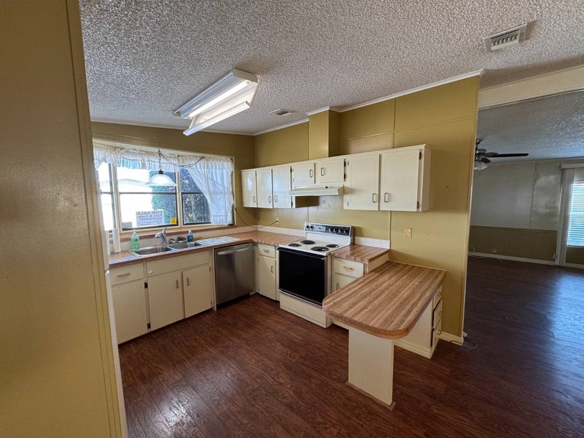 Don't miss this immaculate 2BR/2BA, 1248 sq. ft. home in the - photo 4