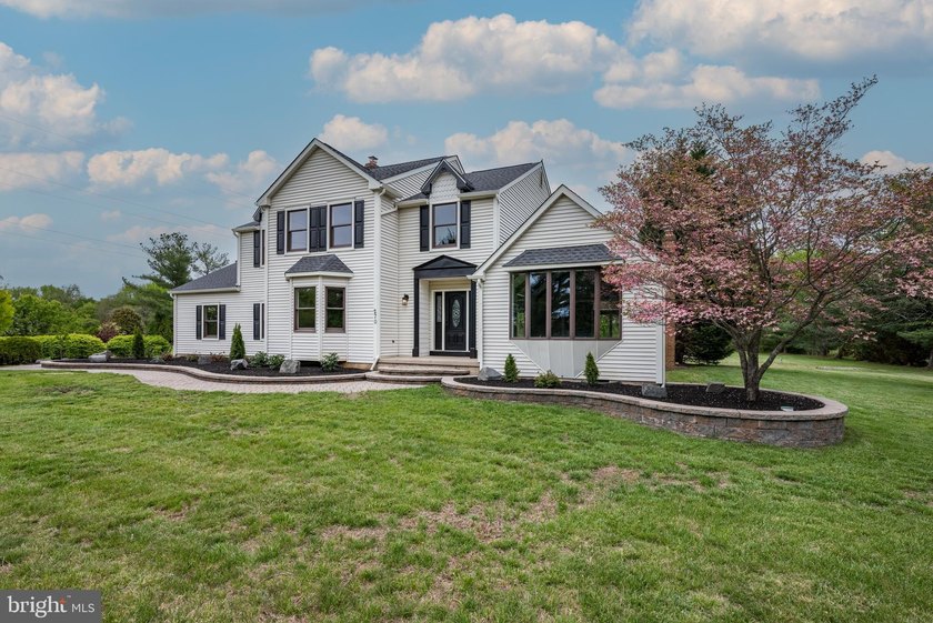 An exceptional opportunity to own a beautifully updated 3 - photo 5