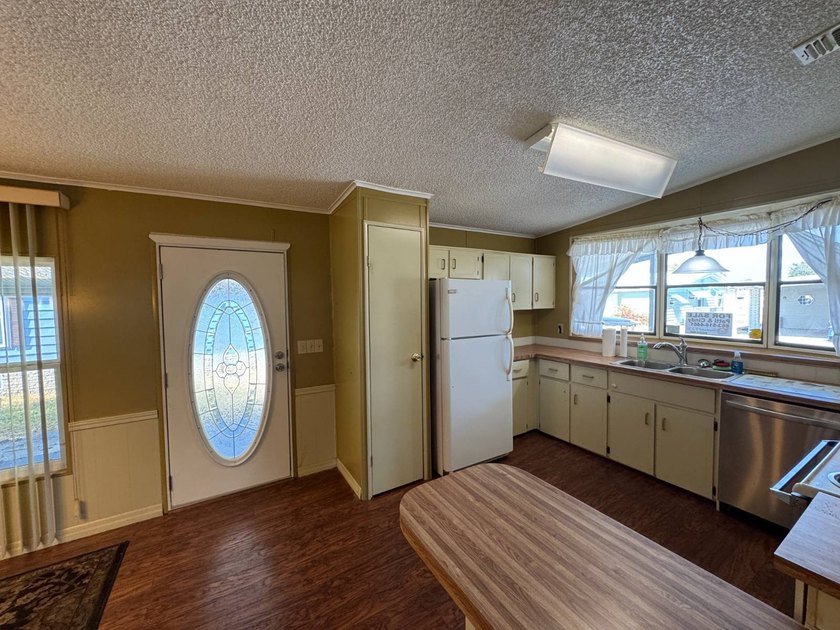 Don't miss this immaculate 2BR/2BA, 1248 sq. ft. home in the - photo 6