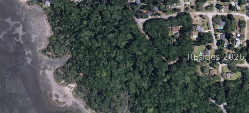 Rare opportunity to own a spacious, wooded corner homesite in - photo 3