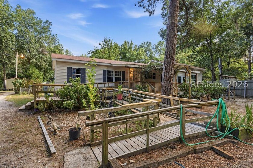 A rare find in Beaufort that won't last long! Beautifully - photo 3