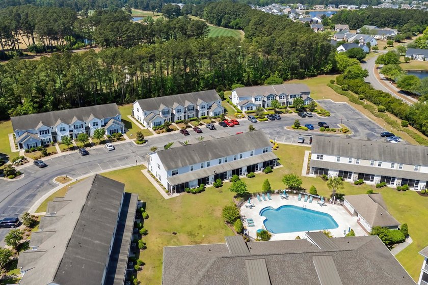 Welcome to 306 Castle Dr, a beautifully maintained 2-bedroom, 2 - photo 5