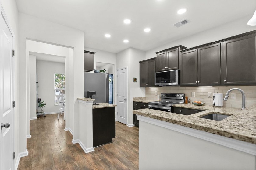 Welcome to 306 Castle Dr, a beautifully maintained 2-bedroom, 2 - photo 10