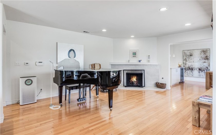 Captivating ?Ocean and Catalina Island views await you in this - photo 6