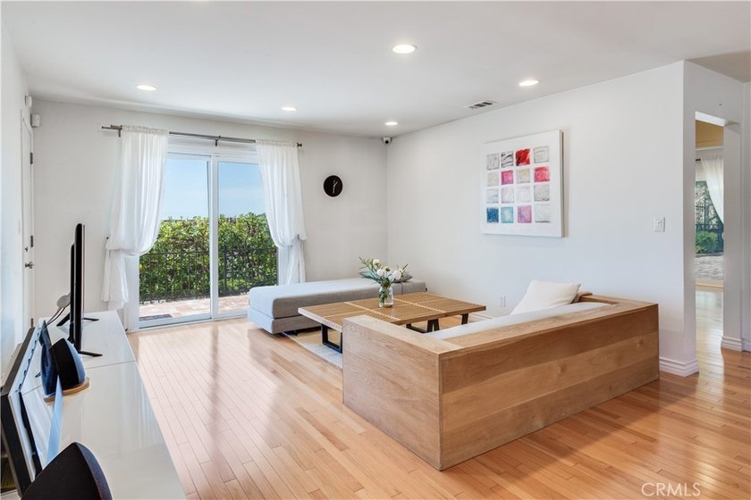 Captivating ?Ocean and Catalina Island views await you in this - photo 10
