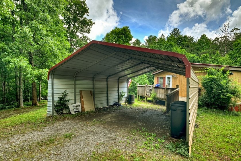 Introducing a fantastic 3-bedroom, 2-bath manufactured home on a - photo 11