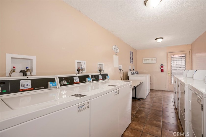 855 Victor Ave offers a rare blend of central Westside access - photo 23