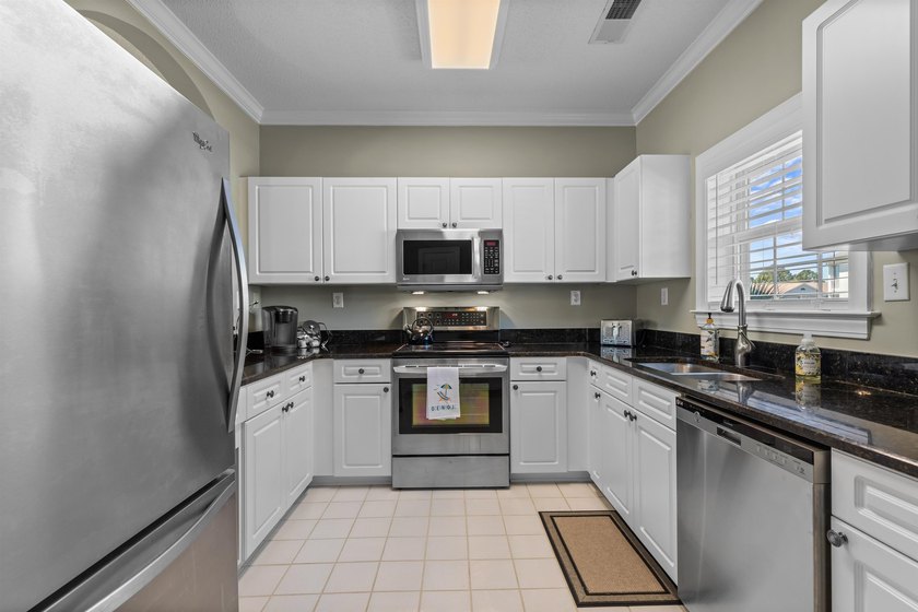 Welcome to luxury living overlooking the picturesque greens of - photo 5