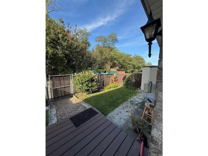 Ground-Floor 1 Bedroom Apartment with Garden Oasis &amp; Modern - photo 17