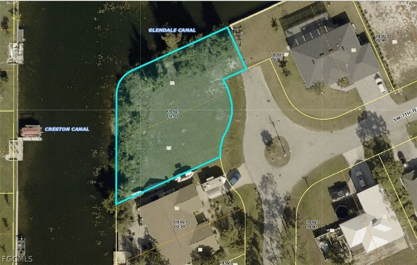 Stunning oversized quarter acre waterfront lot. City water and - photo 3