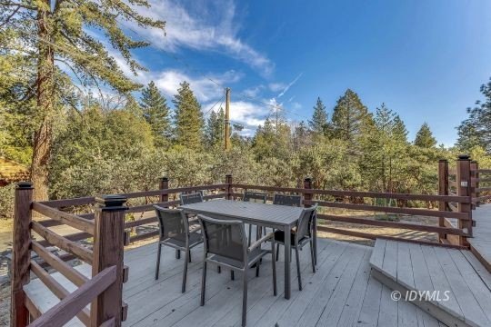 This lovely home is only 5 minutes away from the center of town - photo 5