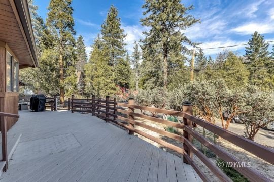 This lovely home is only 5 minutes away from the center of town - photo 7