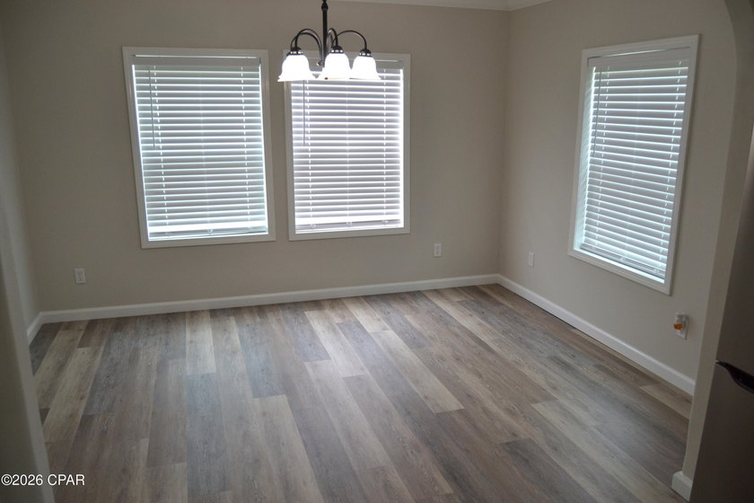 LIKE NEW, freshly renovated 3 bedroom, 2 bath home located in a - photo 22