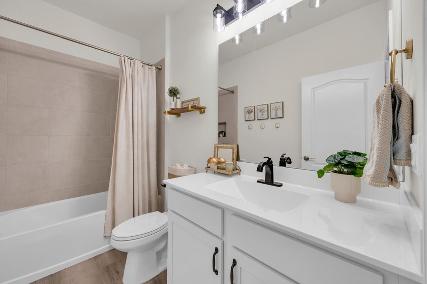 Welcome to this beautifully maintained 3-bedroom, 2-bath CBS - photo 26