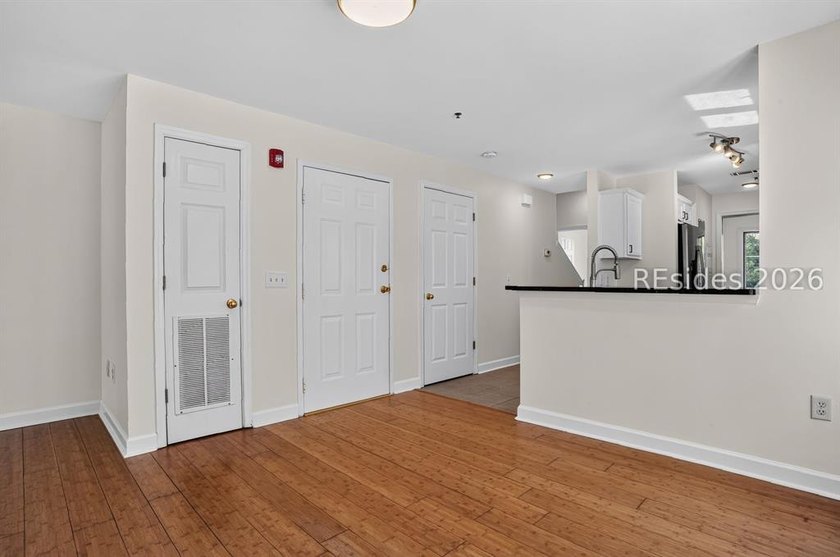 Looking for a spacious townhome in the heart of Old Town - photo 3