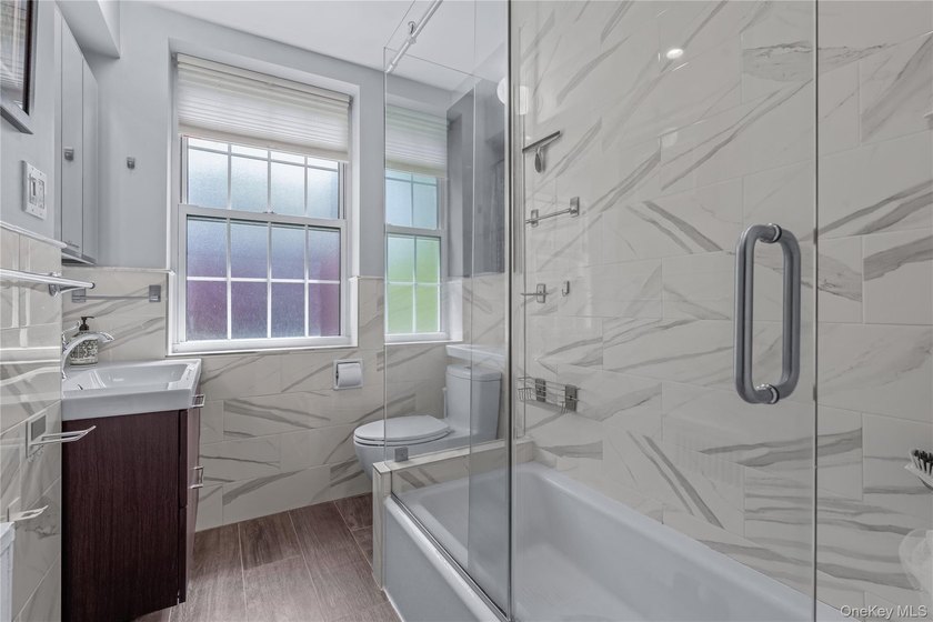 Welcome to this elegant, move in ready, 2-bedroom, 1-bathroom - photo 13