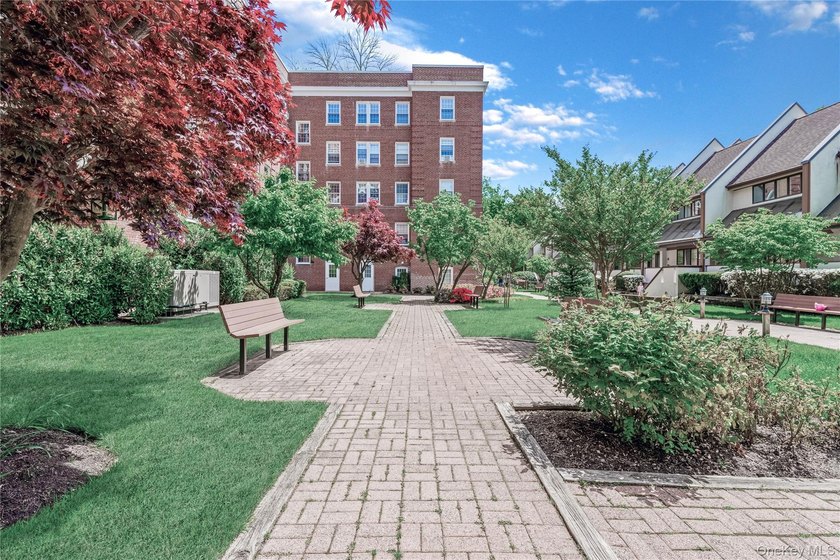 Welcome to this elegant, move in ready, 2-bedroom, 1-bathroom - photo 15